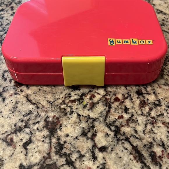 YUMBOX- LEAKPROOF BENTO BOX FOR KIDS - YUMBOX EMOJI PINK - Picture 2 of 4